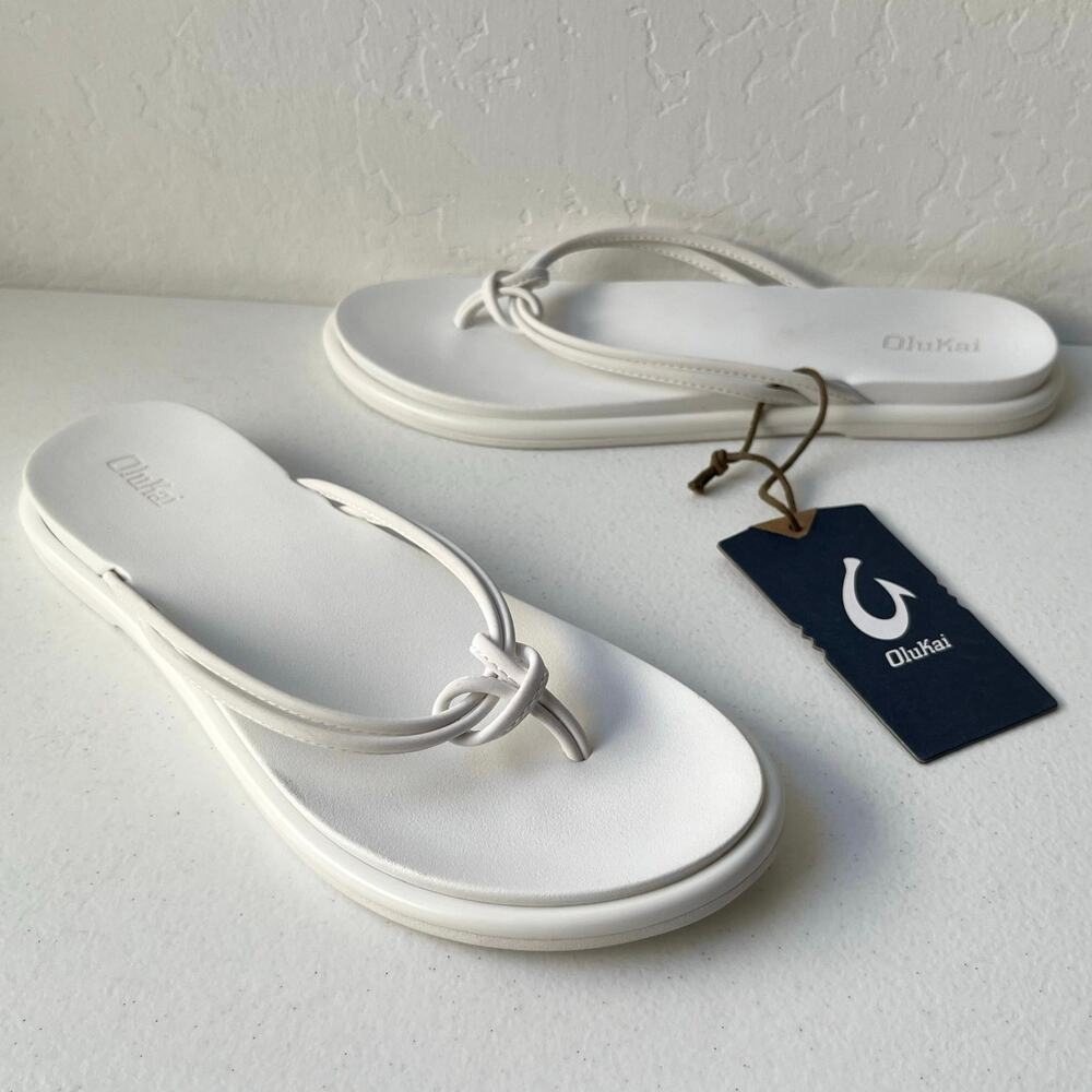 Olukai Aka Flip Flop Sandals Size 9 White Comfy Summer Resortwear Minimalist NEW